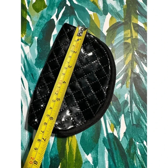 Small Black Shiny Makeup bag - Picture 7 of 7